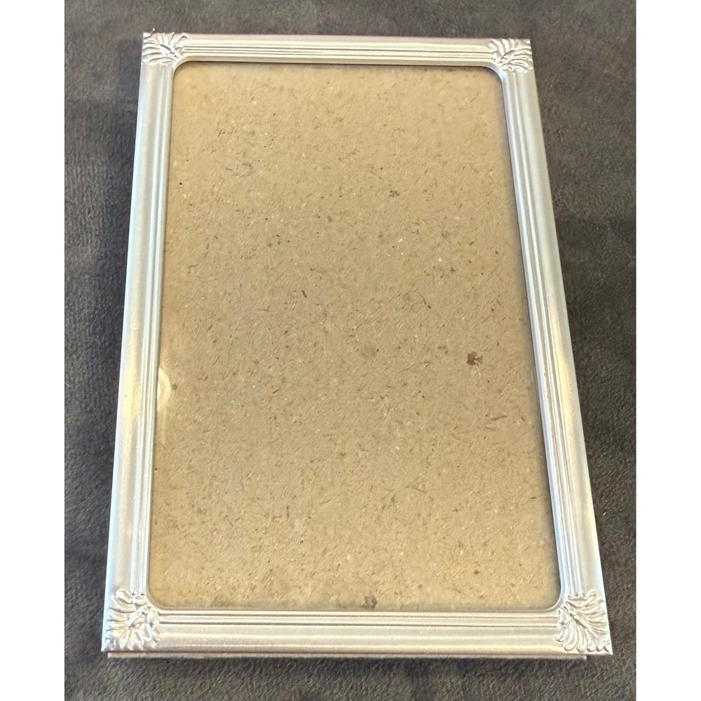 Picture Frame Silver Tone Shell Corner Ribbed Border Tabletop Decor